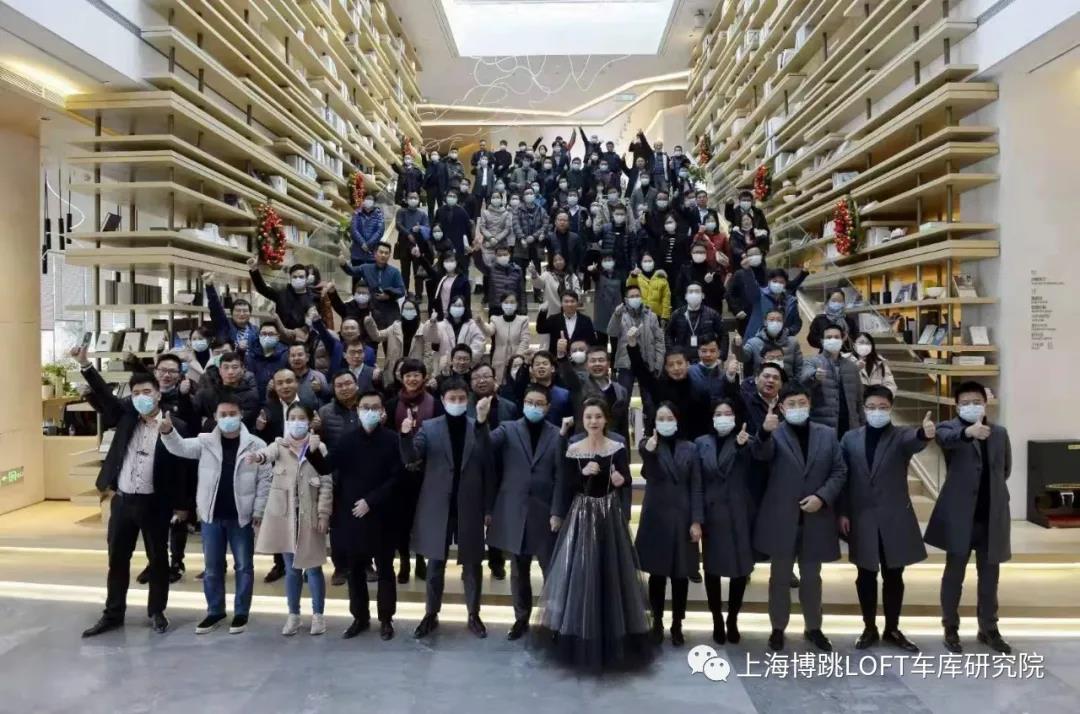 西藏全国一百多人在华侨城汉口道6号参观研讨LOFT专利车库技术！